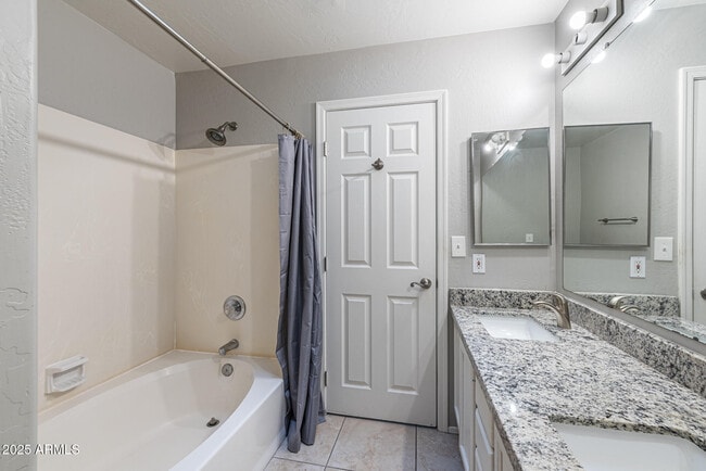 Building Photo - 4641 E Towne Ln