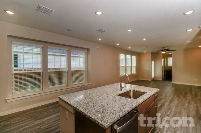 Building Photo - 605 Foxtail Agave St