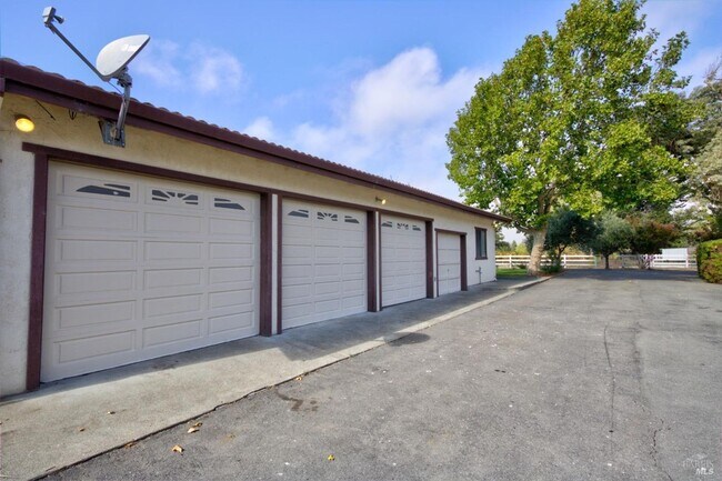 Building Photo - 201 (20300 Arnold)