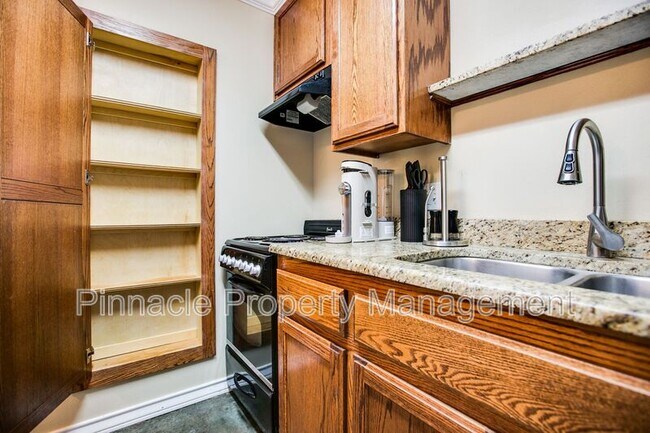 Building Photo - 350 W Ave L