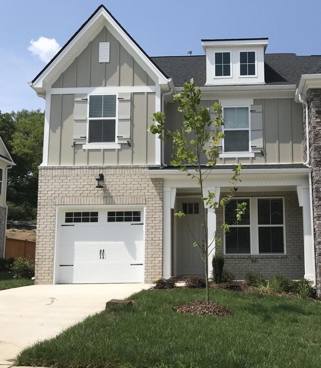 Building Photo - Modern 3BR Townhome with Garage in Desirable Nichols Vale