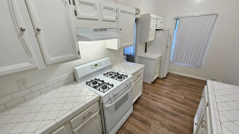 Building Photo - 519 N Gardner St