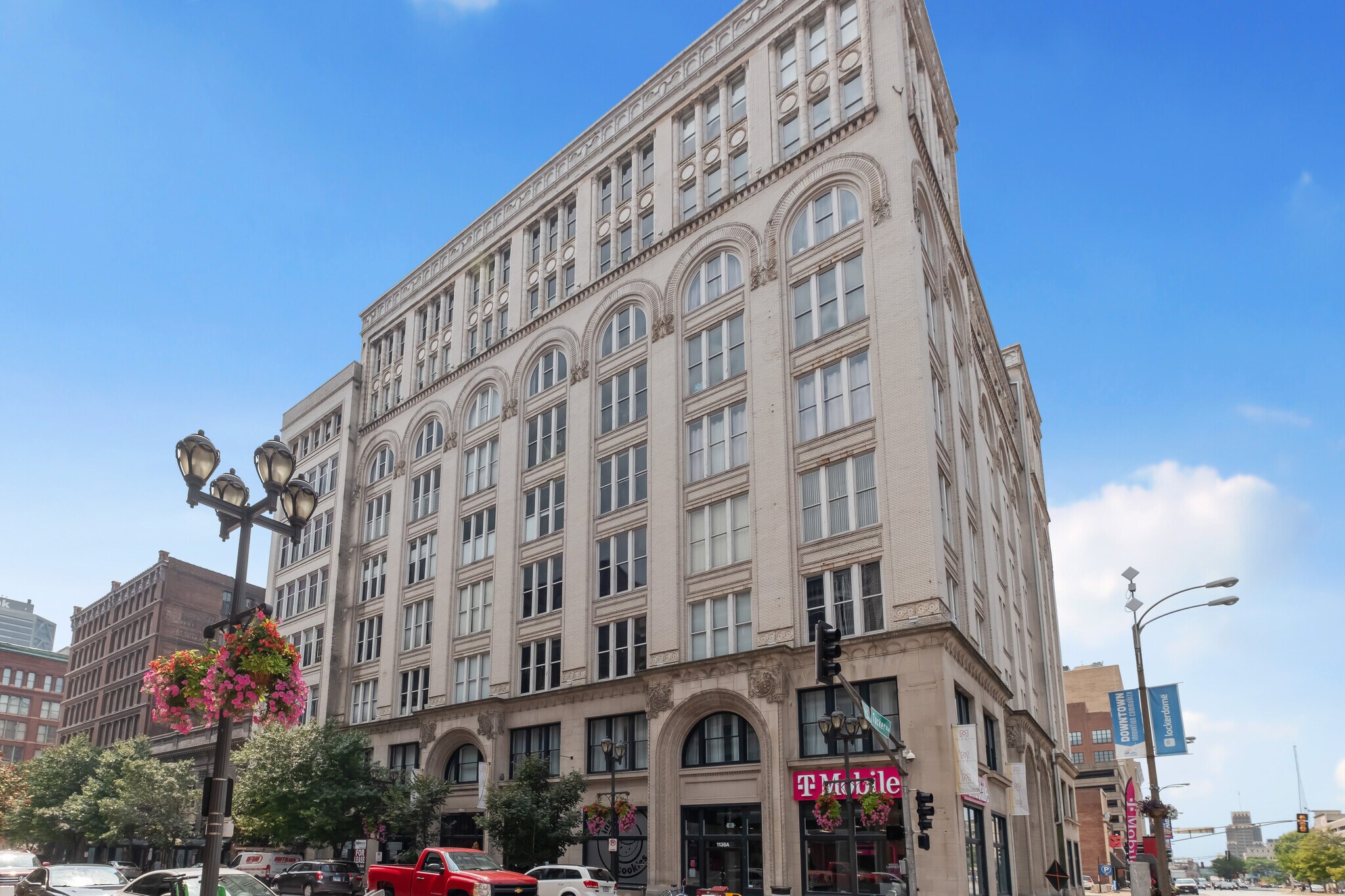 building - 1136 Washington Ave