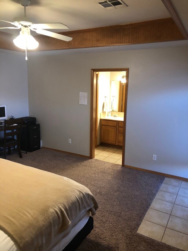 Building Photo - 2203 S Devin Lea St