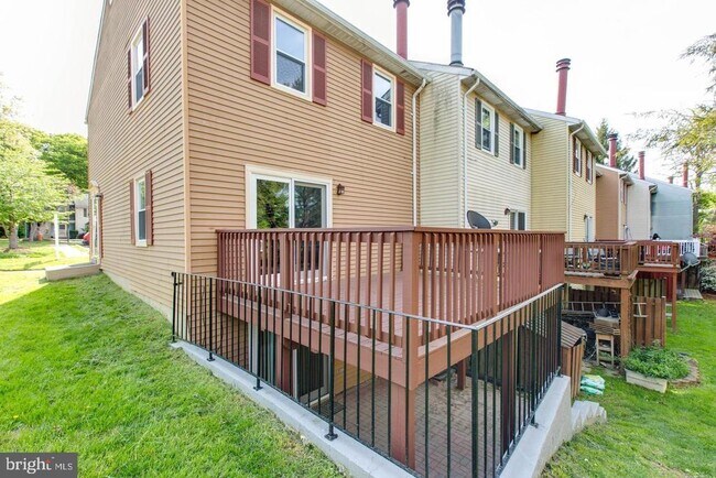 Building Photo - 3532 Split Rail Ln