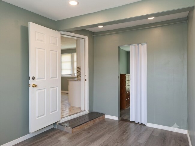 Building Photo - 164 Tradewinds Dr NW