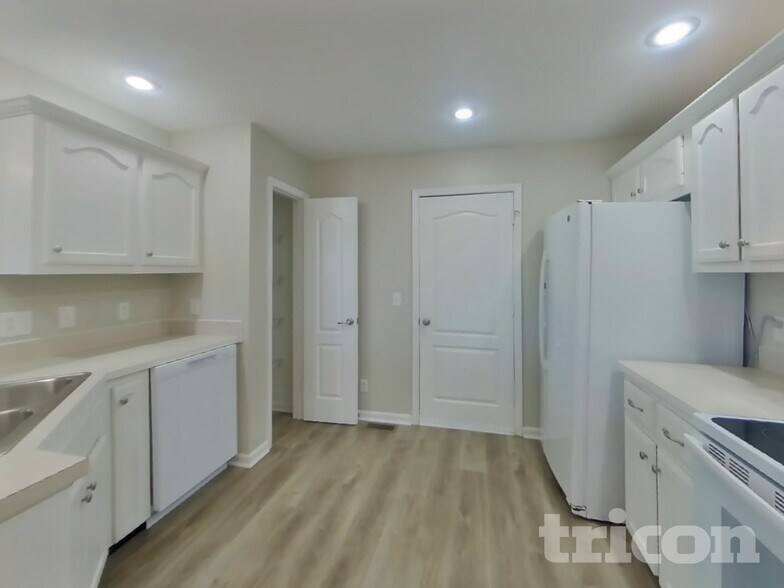 Building Photo - 505 Arabian Ln