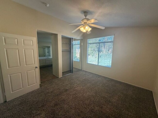 Building Photo - 39366 Calistoga Dr