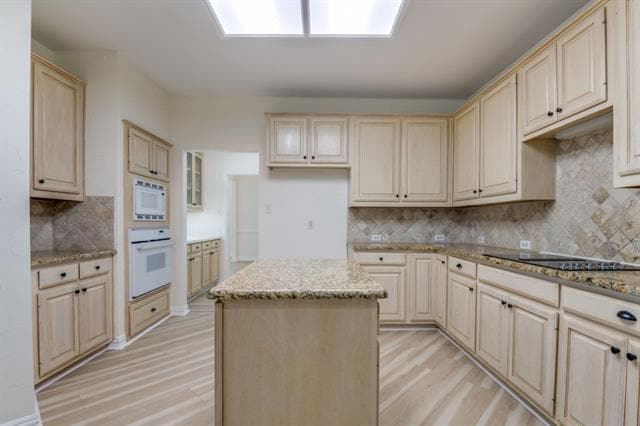 Building Photo - 3720 Southport Dr