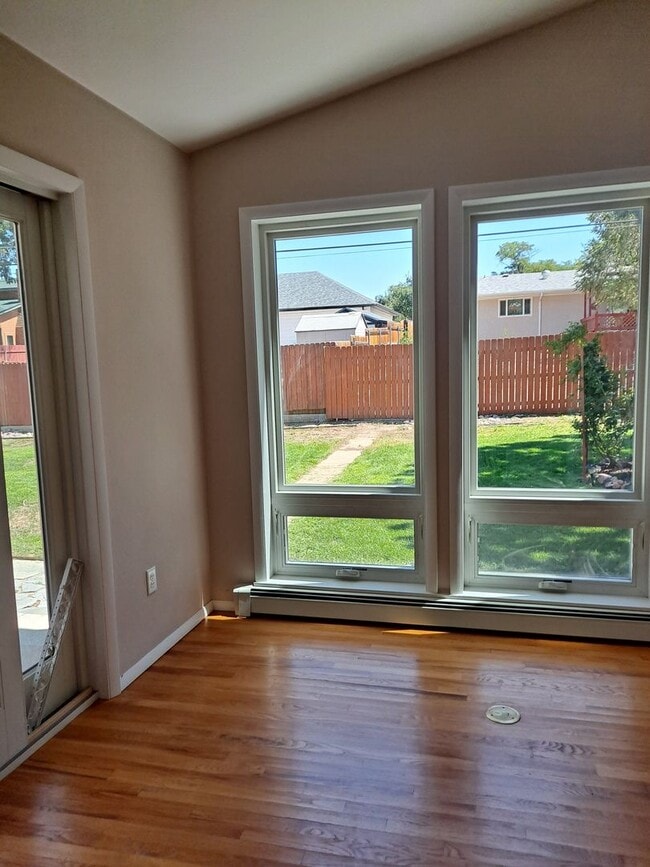 Building Photo - ALL PROSPECTIVE TENANTS MUST SUBMIT A $58 ...