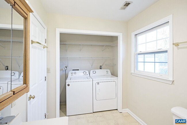 Building Photo - 755 King St