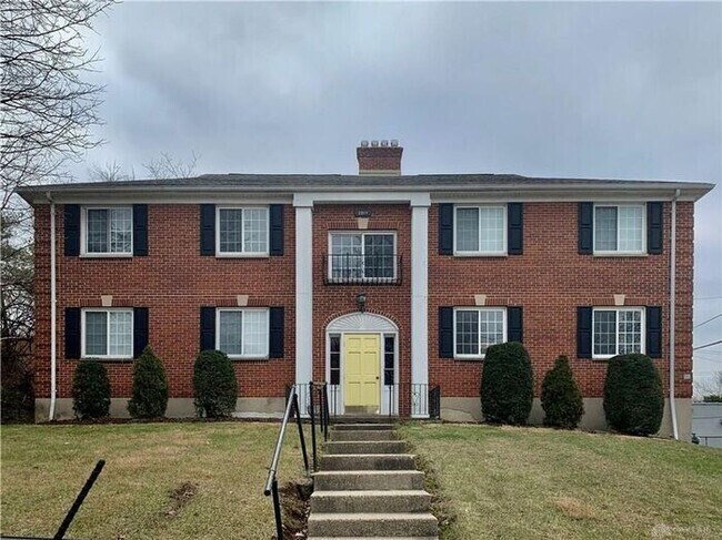 Primary Photo - 2219 Avalon Ave