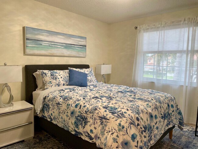 Building Photo - 9709 Shadybrook Dr