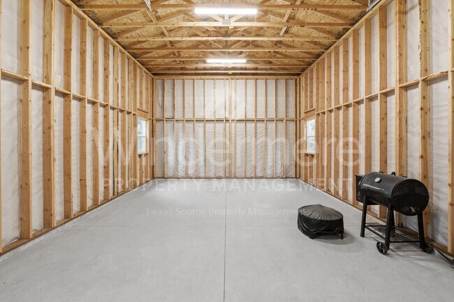 Building Photo - Updated 3 Bed 2 Bath Home With Brand New 2...