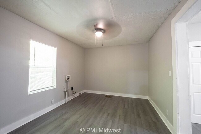 Building Photo - 445 W 29th St