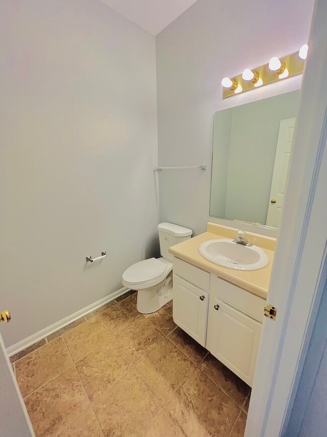 Building Photo - 925 Sheridan Cir