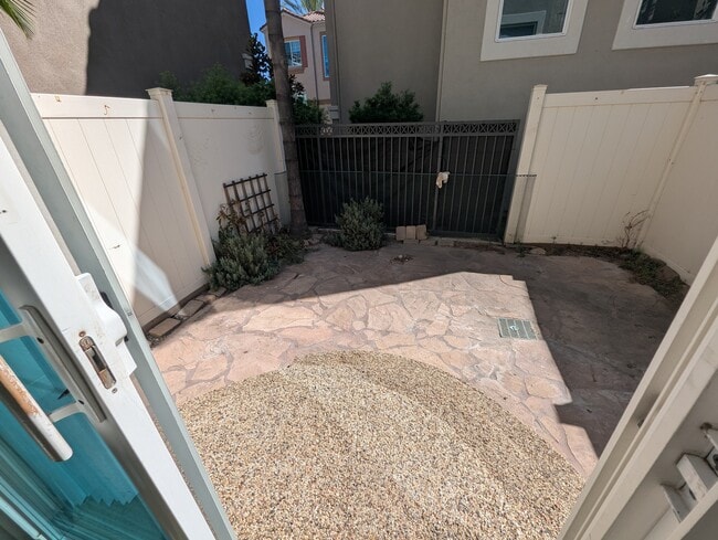 Building Photo - 211 Montana Del Lago Dr