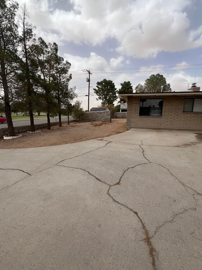 Building Photo - 10301 Album Ave