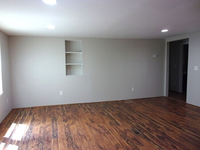 Building Photo - Recently Updated and Refreshed 3 Bedroom 2 Bath Home in Fort Mill