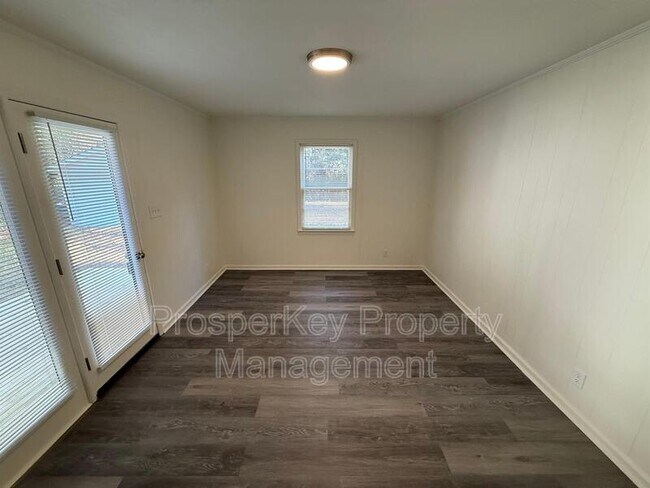 Building Photo - 828 Pamela Dr