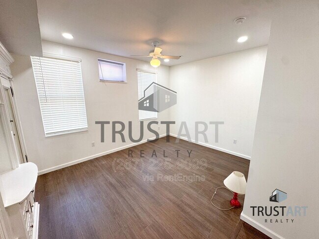Building Photo - 910 N 41st St