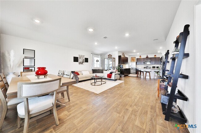 Building Photo - 801 Cinnamon Teal