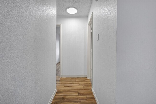 Building Photo - 5132 Bedfordshire Dr