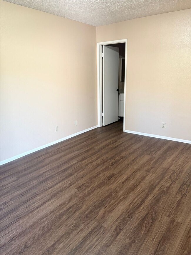 Building Photo - **CHARMING 2 BEDROOM/2 BATHROOM PATIO HOME...