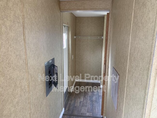 Building Photo - 111 S Cedar Dr