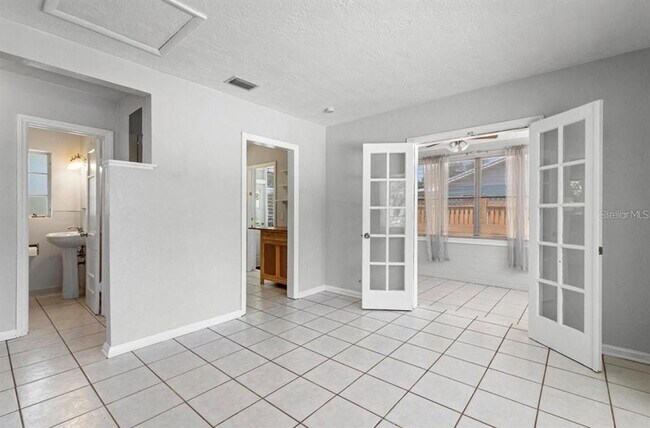 Building Photo - 3915 Iroquois Ave