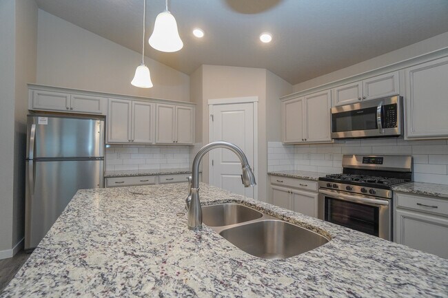 Building Photo - 3067 N Greengate Wy