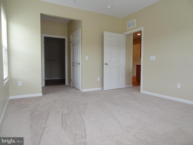 Building Photo - 7557 Stoney Run Dr