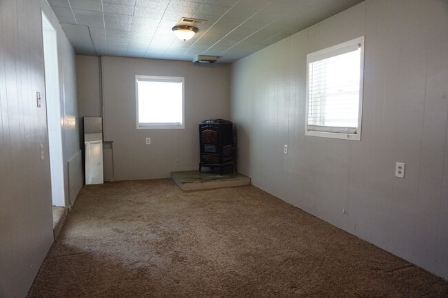 Building Photo - 1,220 square foot 3 bedroom 1 bath home in...