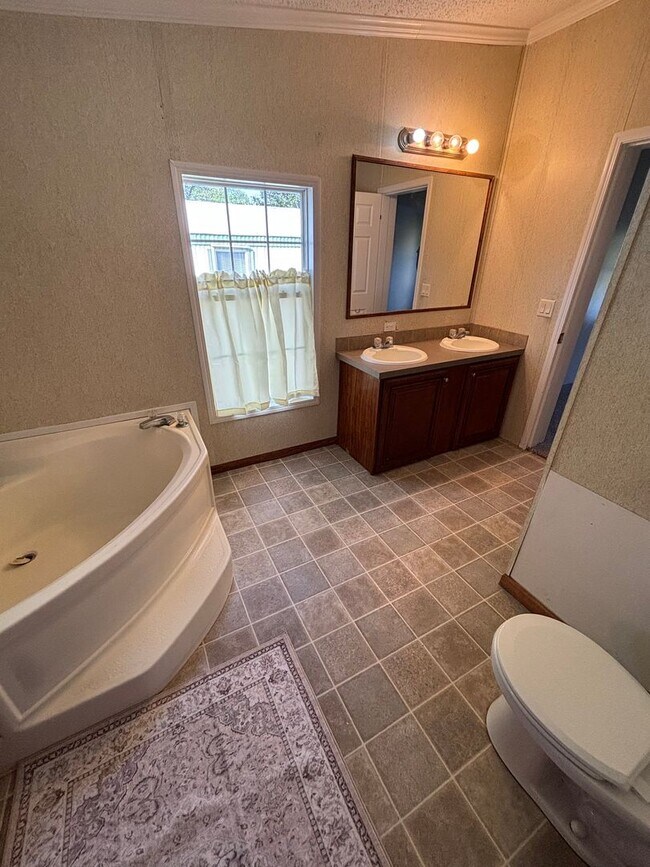 Building Photo - 3 Bedroom Blanchard Home - Just remodeled!