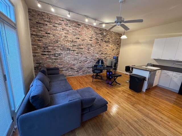 Building Photo - 616 N Paulina St