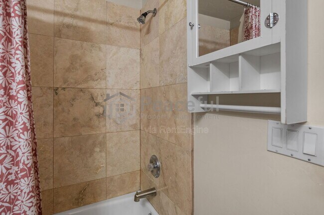 Building Photo - 322 E 6th Ave