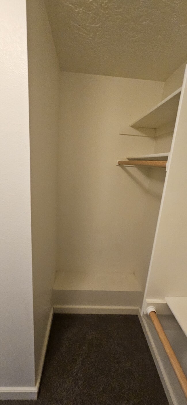 Building Photo - 400 Par Ave