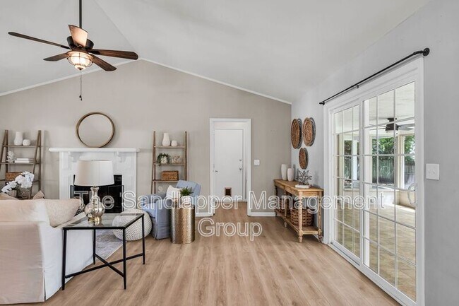 Building Photo - 18 Paddlecreek Ave