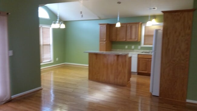 Building Photo - 506 Laura Ln