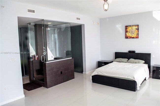 Building Photo - 1040 Biscayne Blvd