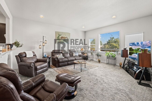 Building Photo - 218 E Chestnut St