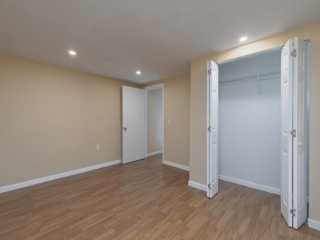 Building Photo - 16 Huntcliff Dr