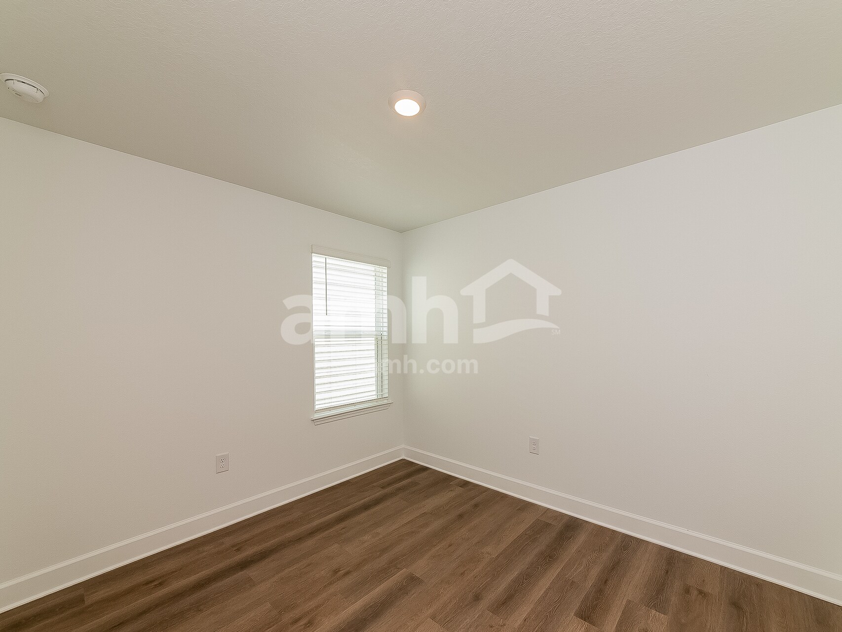 Building Photo - 3307 Muscatine Ave