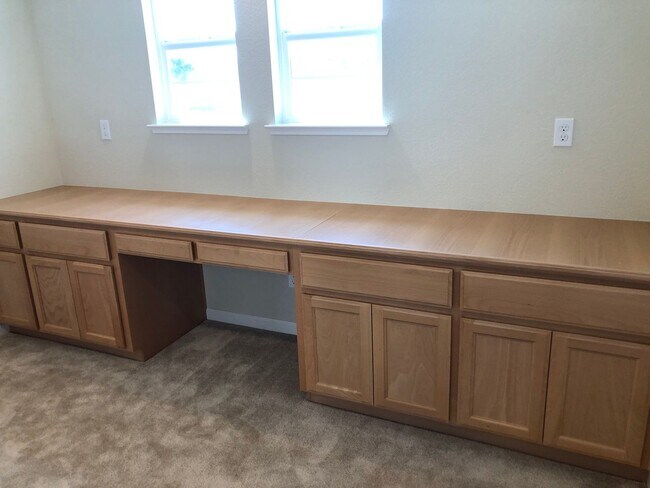 Building Photo - Modesto 3 Bedroom 2.5 Bath Newer Construction