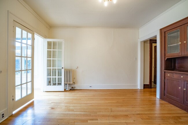 Interior Photo - Porter