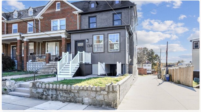 Building Photo - 134 Madison St NW