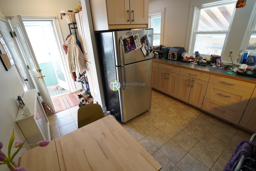 Building Photo - 22 Edison Ave