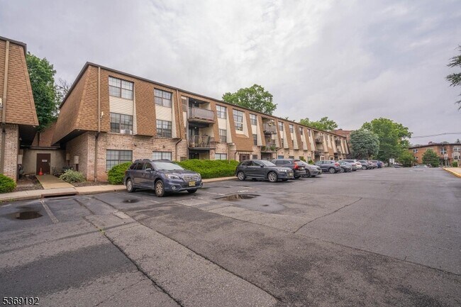 Primary Photo - 668 N Broad St