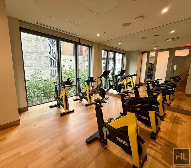 Building Photo - SUNNY NO FEE STUDIO IN THE LUXURY SUMMIT NYC