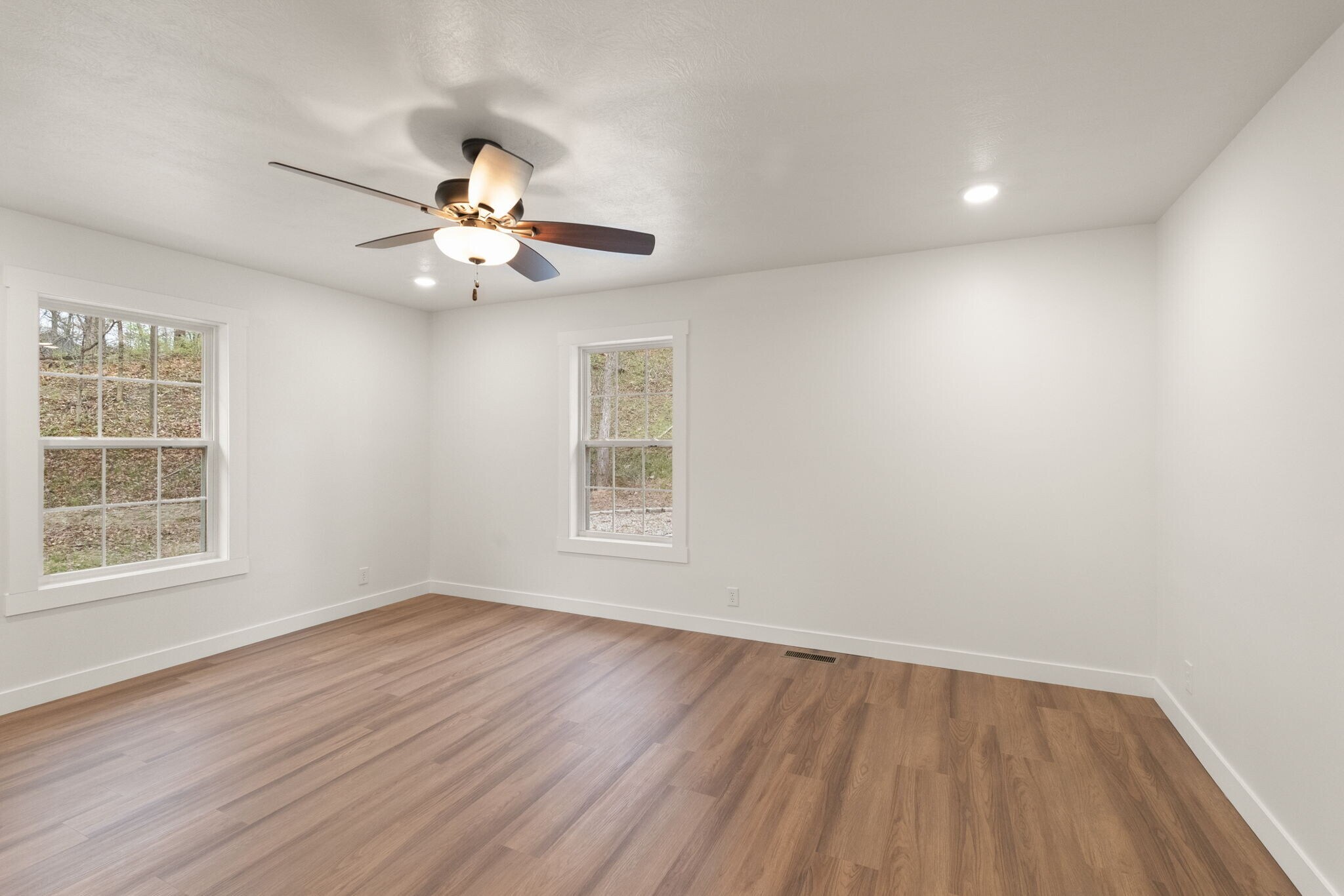 Building Photo - 1578 E 100 N